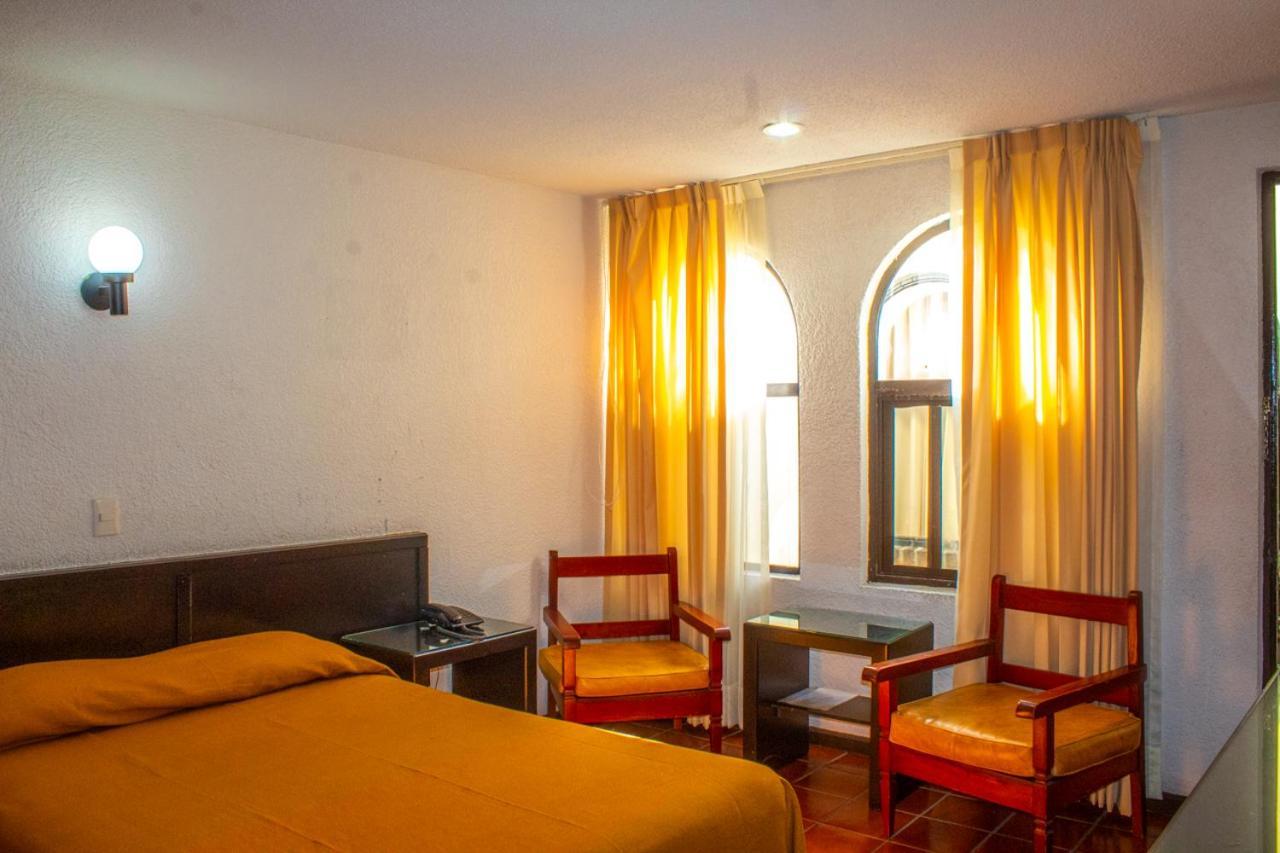 Hotel Villa Capri Morelia Bagian luar foto