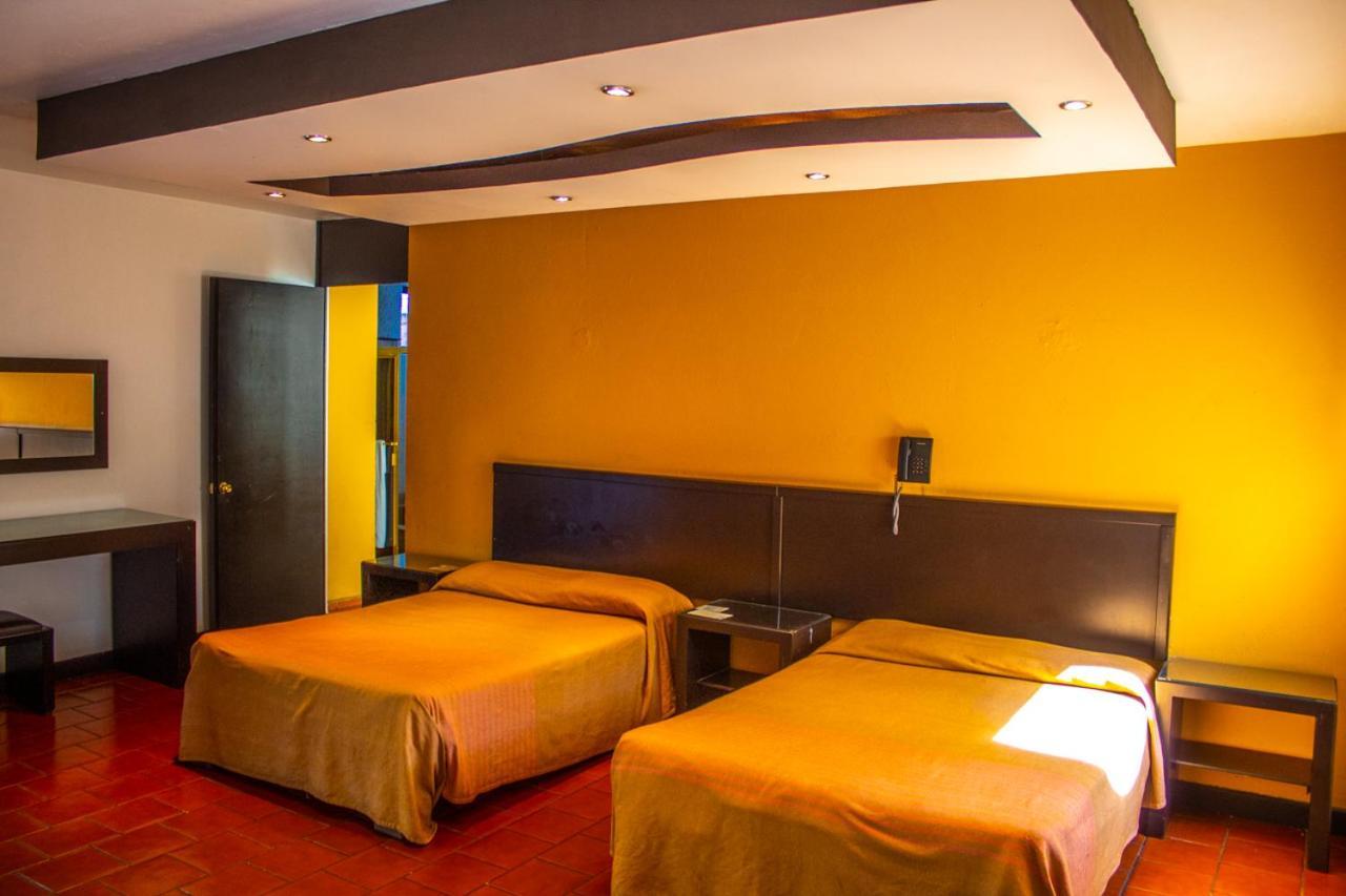 Hotel Villa Capri Morelia Bagian luar foto