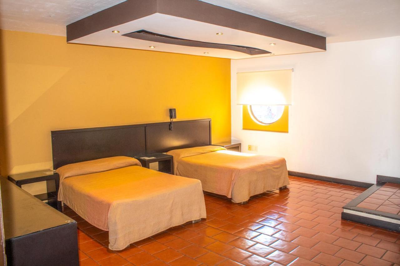 Hotel Villa Capri Morelia Bagian luar foto